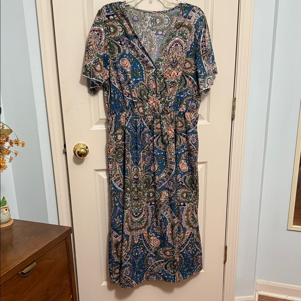 Elegant Paisley V-Neck Midi Dress